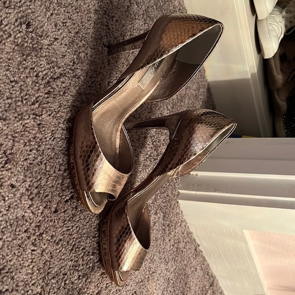 BCBGMaxAzria Shoes - BCBGMAXAZRIA DARK SILVER MA-OSARIO VERO CUOIO SHOES SIZE 8B